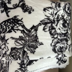 Holiday Sale! New Victoria’s Secret Black & White Floral & Red Bow Design Throw